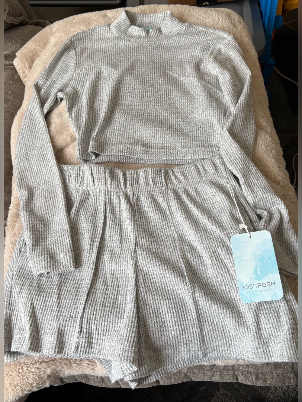 New 2piece cropped lounge/ sleep set size jrs large
